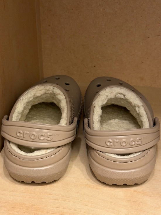 CROCS Other - C7 Crocs Fleece Lined Clogs - Light Taupe